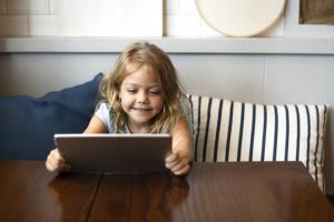Miten säästää lasta Internet-riippuvuus: 5 Vinkkejä vanhemmille