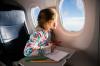 Kuinka lentää lapsen kanssa lentokoneessa: elämän hakkereita talvella matkustamiseen