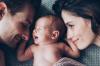 TOP 4 päivittäistä vastasyntyneiden hoitomenettelyä: huomautus äidille