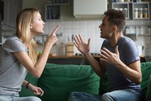 Kuinka ylläpitää suhdetta avioeron jälkeen: 8 sääntöä