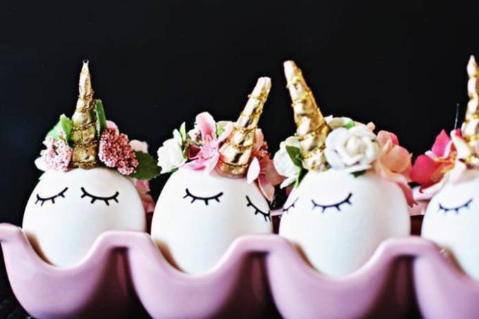 Käsityöt pääsiäisenä käsillään: kaunis yksisarvinen munat