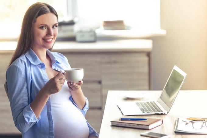 Miksi tutkijat kielsivät raskaana olevia naisia ​​juomasta teetä ja kahvia?