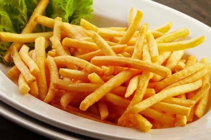 Vaarattomat perunat lapsille kuten McDonald'sissa: resepti askel askeleelta