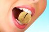 Useimmat huonoja tapoja, jotka tuhoavat hampaat: Top 5