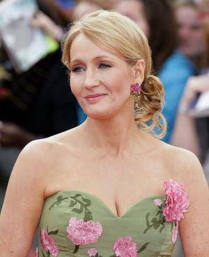 J.K.Rowlingin menestyssalaisuudet monen lapsen äidille: maailman ensimmäisen miljardööri-kirjailijan elämän säännöt
