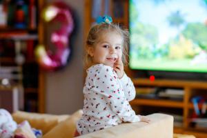 Chim ruskea shkidlivy TV lapsille