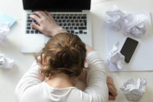 Auttaa työnarkomaani: miten selvitä väsymys