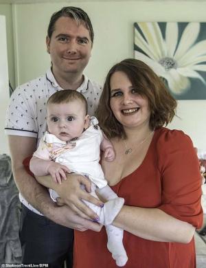 Hedelmätön brittiläinen nainen sai tietää raskaudestaan ​​ja synnytti samana päivänä