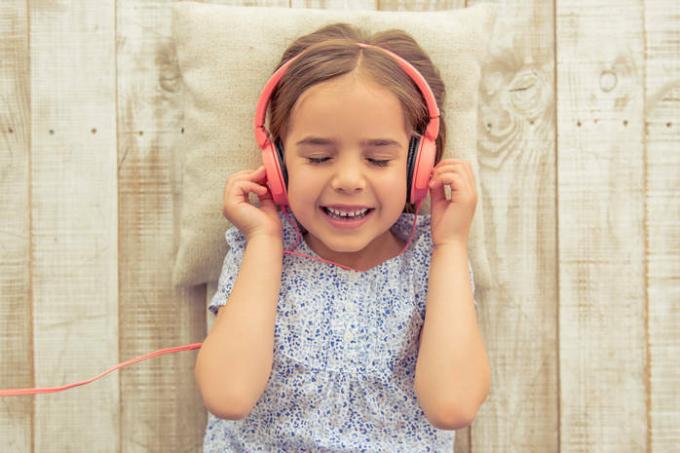 Onko musiikin kuunteleminen kuulokkeilla haitallista?