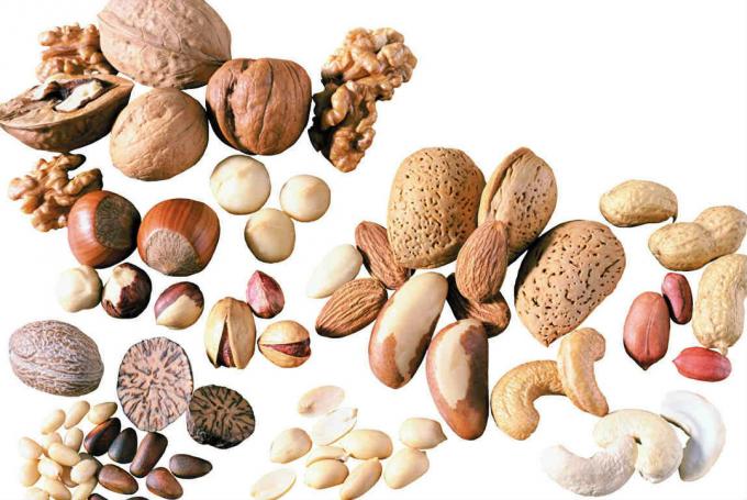 Siemenet ja käsittelemätön pähkinät
